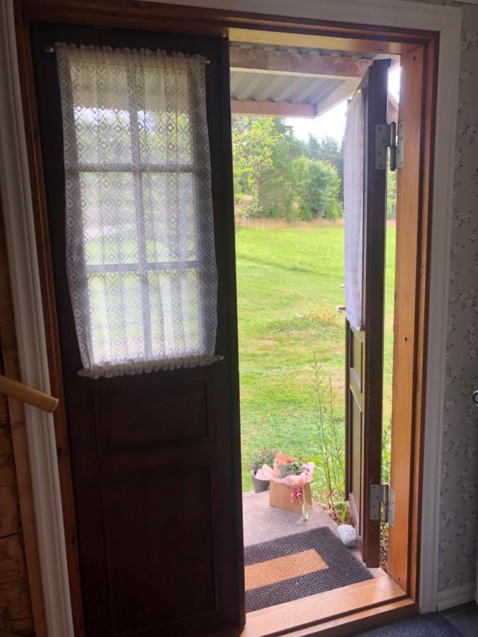 Mysig Lantlig Stuga, Nycklaroer Korsberga Luaran gambar
