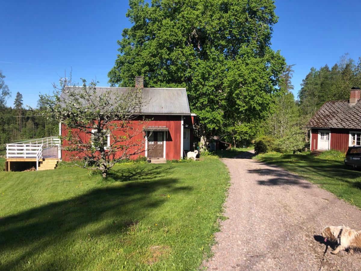 Mysig Lantlig Stuga, Nycklaroer Korsberga Luaran gambar